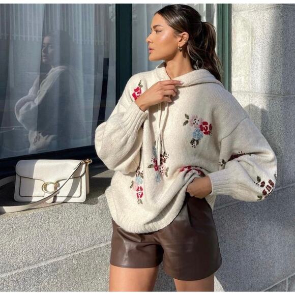 Zara blogger favorite faux Leather shorts - Picture 2 of 13